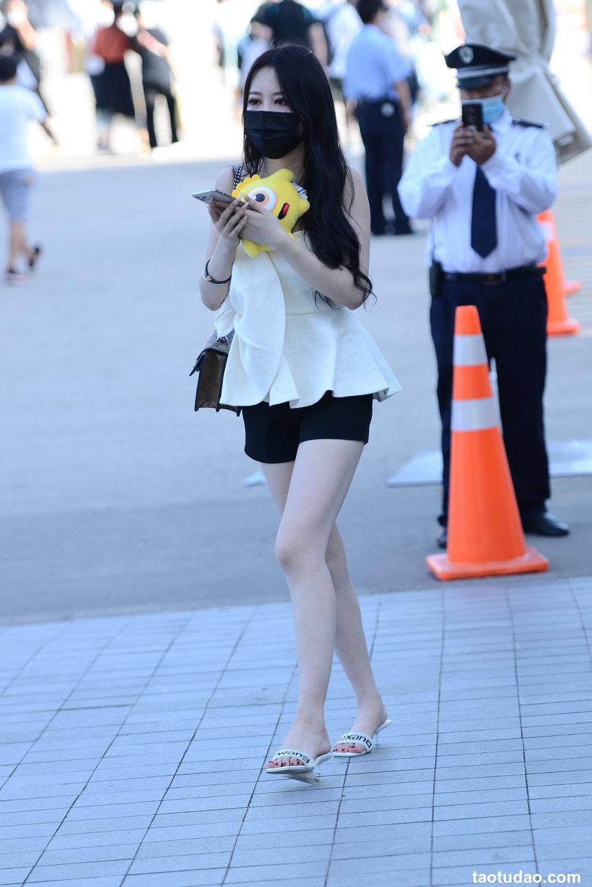 都市丽人戴着黑色口罩的漂亮美女 【35P-184MB】