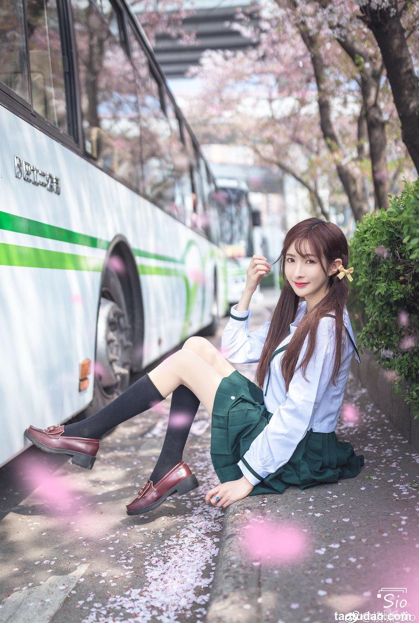 王羽衫 -JK大巴 [20P-26.7MB]