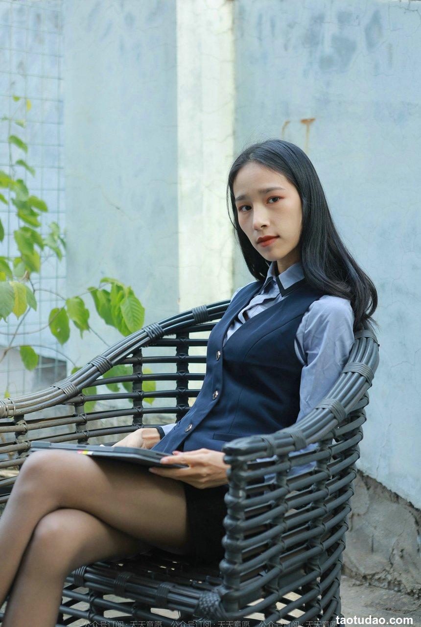 [IESS异思趣向] 2022.02.29 丝享家1015：美子《职业包臀裙黑丝》[98P／123MB]