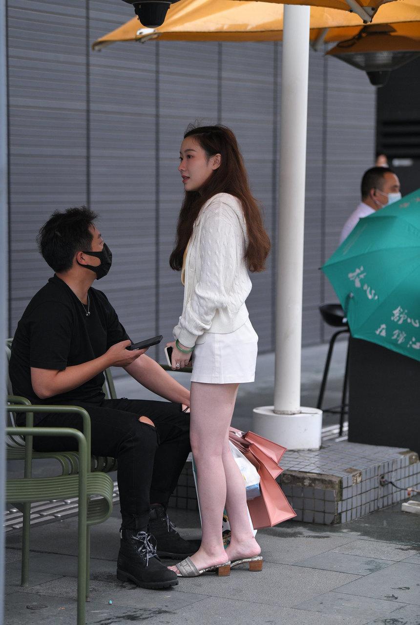 都市丽人白色短裤妹子【52P+1V-2.17G】