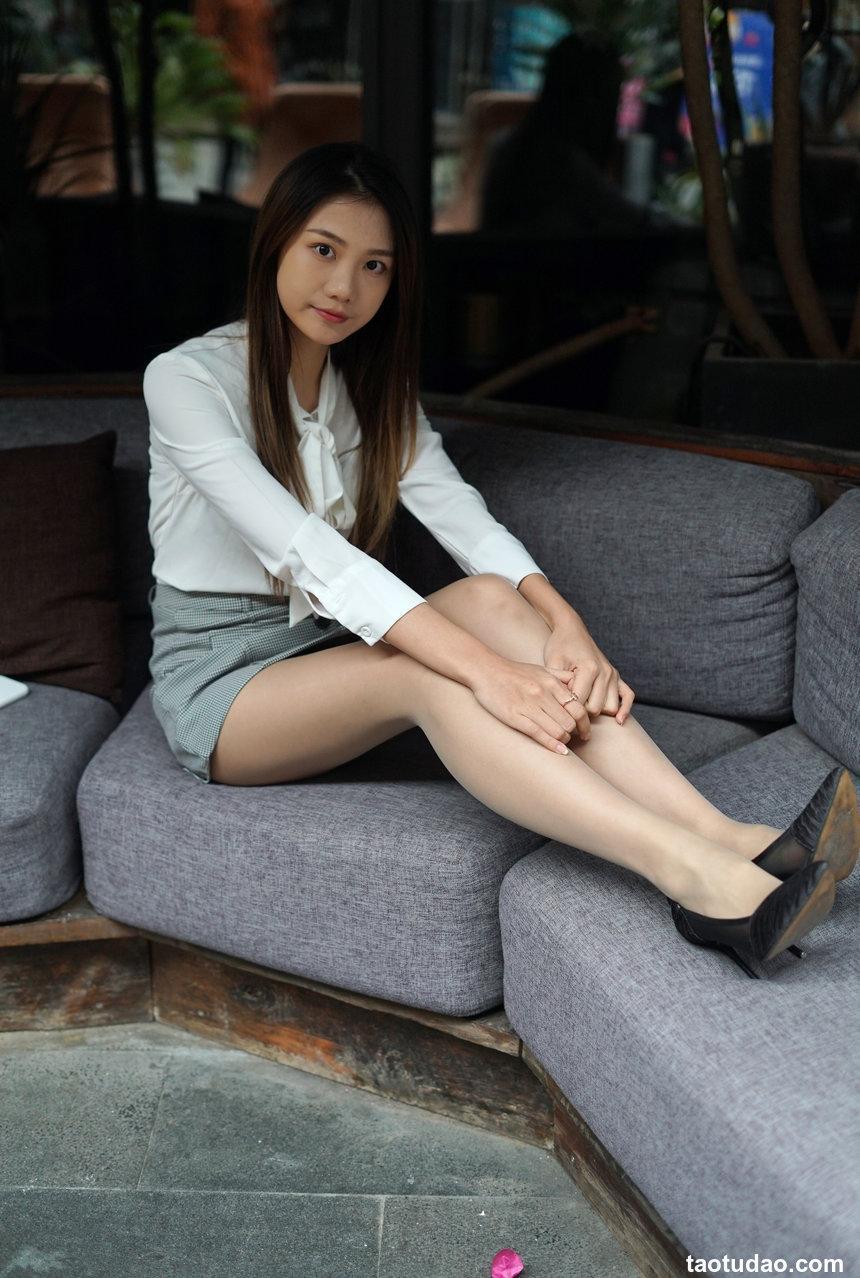 [萌甜物语] 2021.12.02 XM210 《在路边的座位玩脚脚-笑笑(含SP)》 [109+1P+1V-912M]