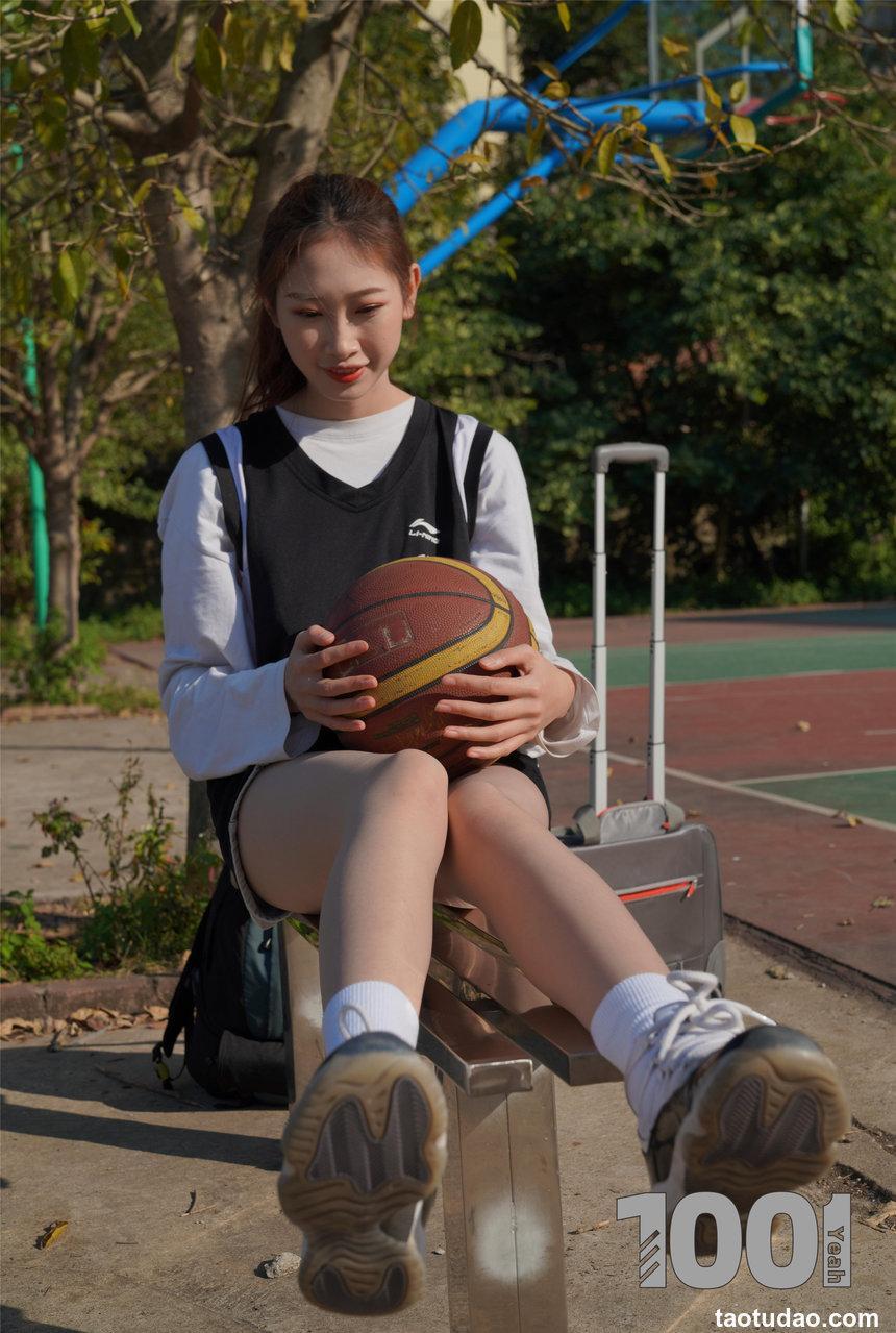 [IESS异思趣向] 一千零一夜 草莓《陪女朋友打篮球1-2》