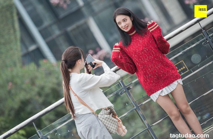 [IESS异思趣向] 2018.12.02 丝享家372：姗姗 - 街拍姗姗和小助理 [92P]