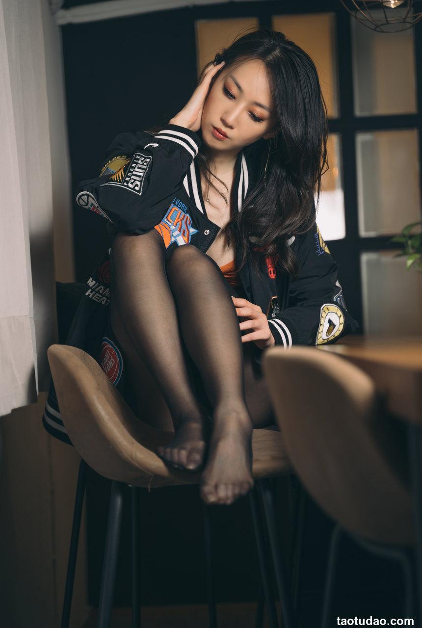 Limerence原创 NO.008 性感妹子近距离撕扯黑丝袜[199P+1V／1.86GB]