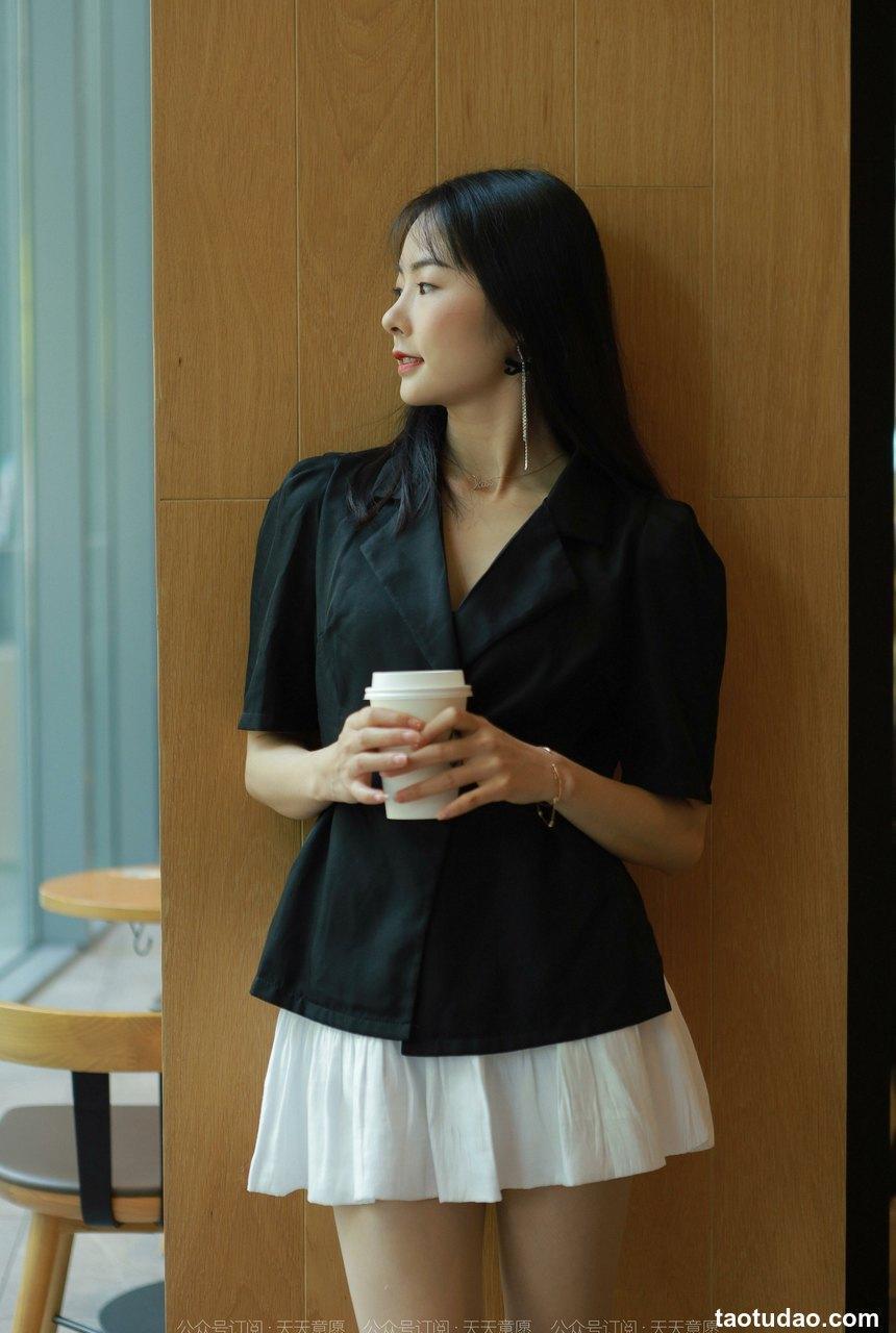 [IESS异思趣向] 2022.05.06 丝享家1080：小金《简约黑色凉鞋[85P／121MB]