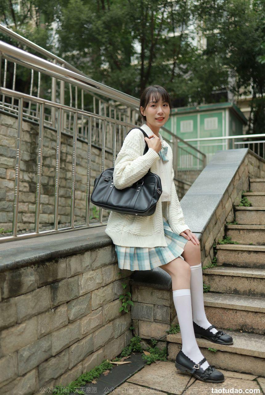 [IESS异思趣向] 2021.11.02 丝享家963：团团《长腿JK装》[94P／124MB]