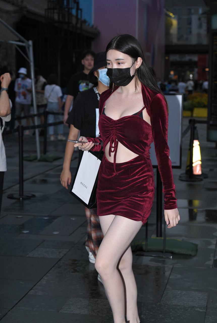 都市丽人红色连体裙小姐姐【233P+2V-8.4G】