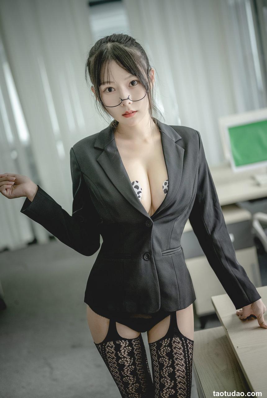 香草喵露露 -  黑色西装 [62P2V-1.26GB]