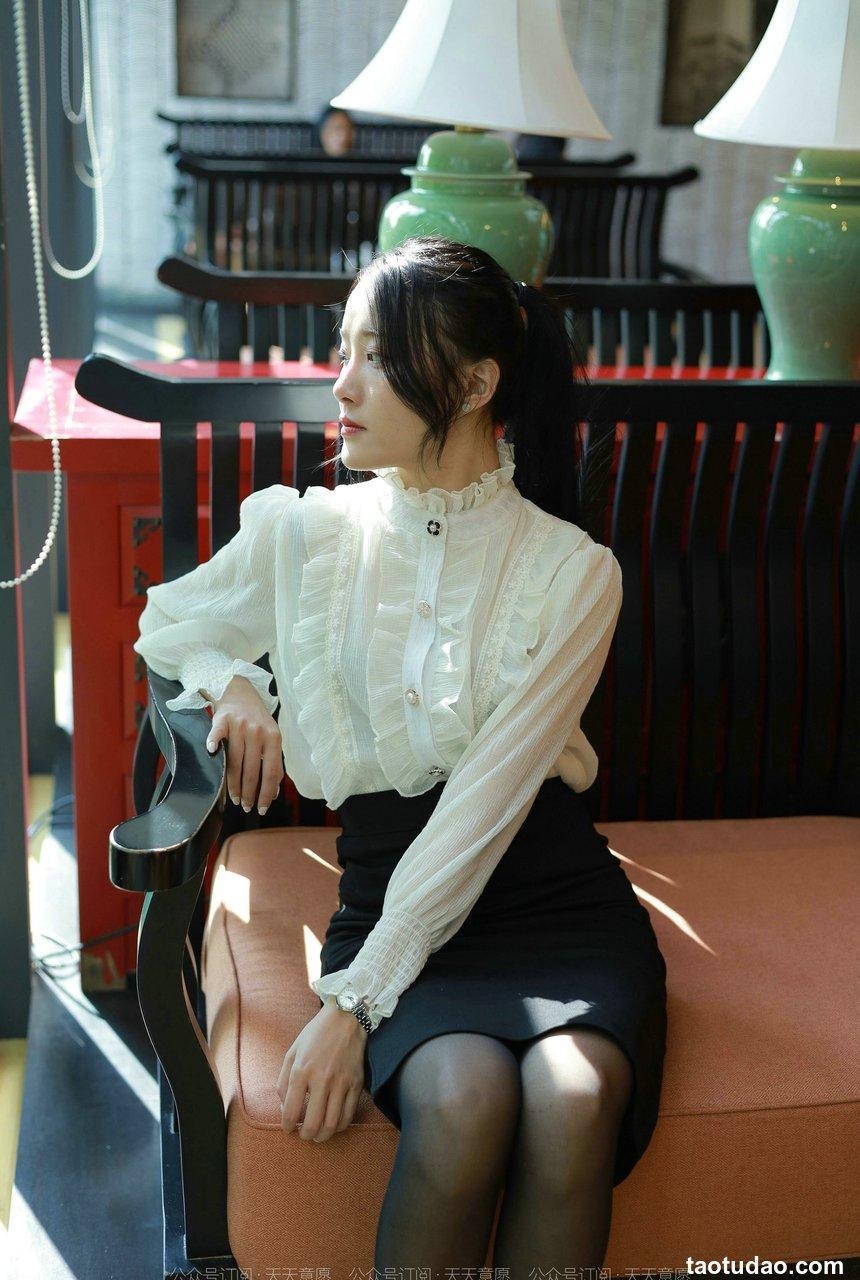 [IESS异思趣向] 2022.03.02 丝享家1017：婉萍《黑丝咖啡》[90P／107MB]