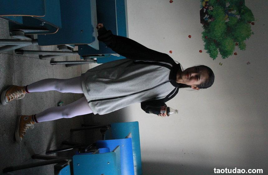 [最爱帆布鞋] 丝袜美腿写真 ON.29 图套+视频