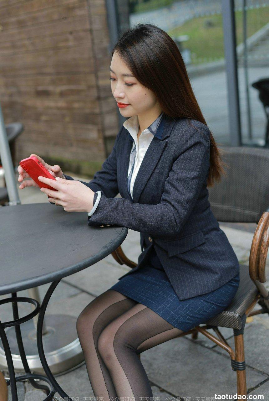 [IESS异思趣向] 2022.04.25 丝享家1070：小婕《红鞋职业装》[88P／116MB]