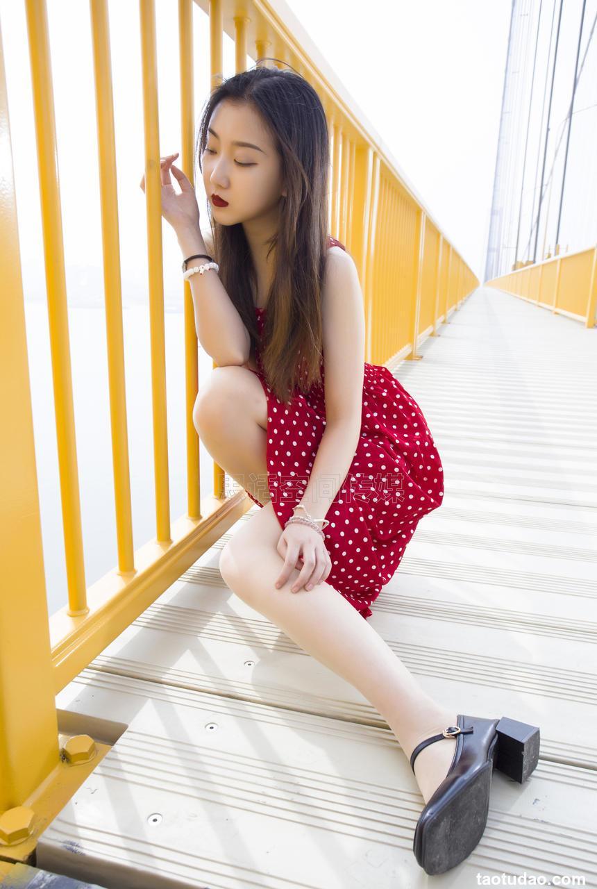 [SiHua丝话]SH125 露露 长江大桥神秘红裙[42P／50MB]