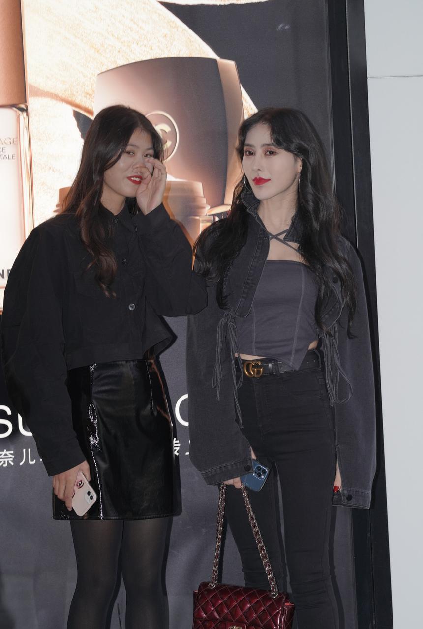 都市丽人街拍两个漂亮的小姐姐【138P-2.23G】