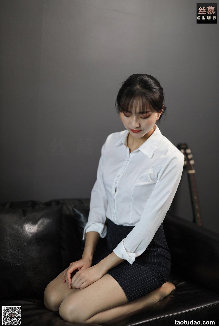 丝慕写真 佳佳 - 白领的衬衫扣