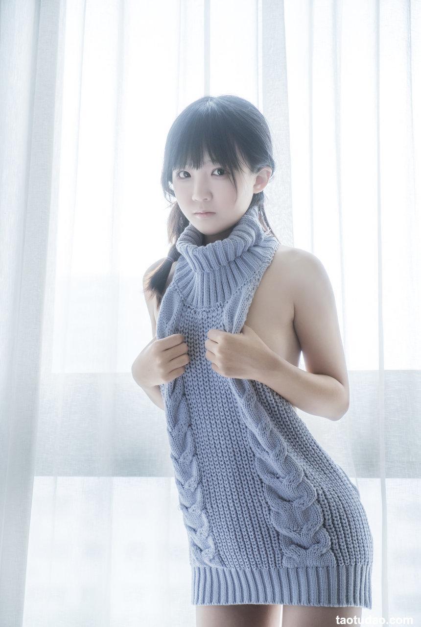 御子Yumiko - 漏背毛衣 [10P-116MB]