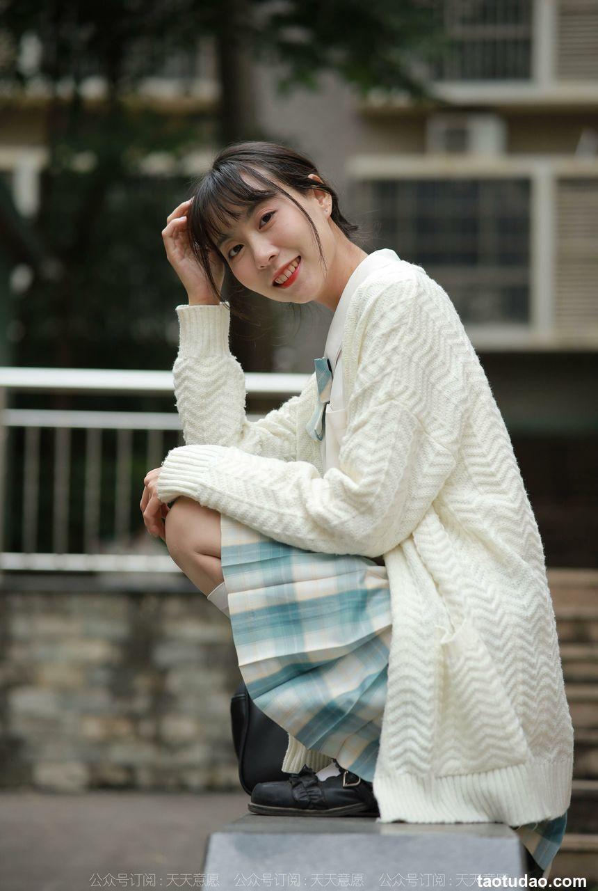 [IESS异思趣向] 2021.11.02 丝享家963：团团《长腿JK装》[94P／124MB]