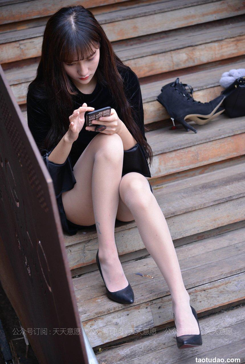 [IESS异思趣向] 2021.04.30 丝享家793：潇潇《楼梯上的黑色绑带》[82P／109MB]