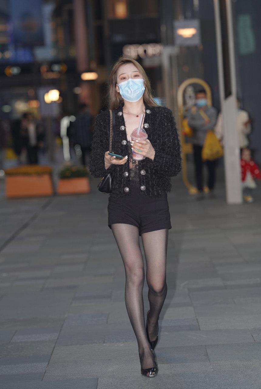 都市丽人气质黑丝美女【44P-701MB】