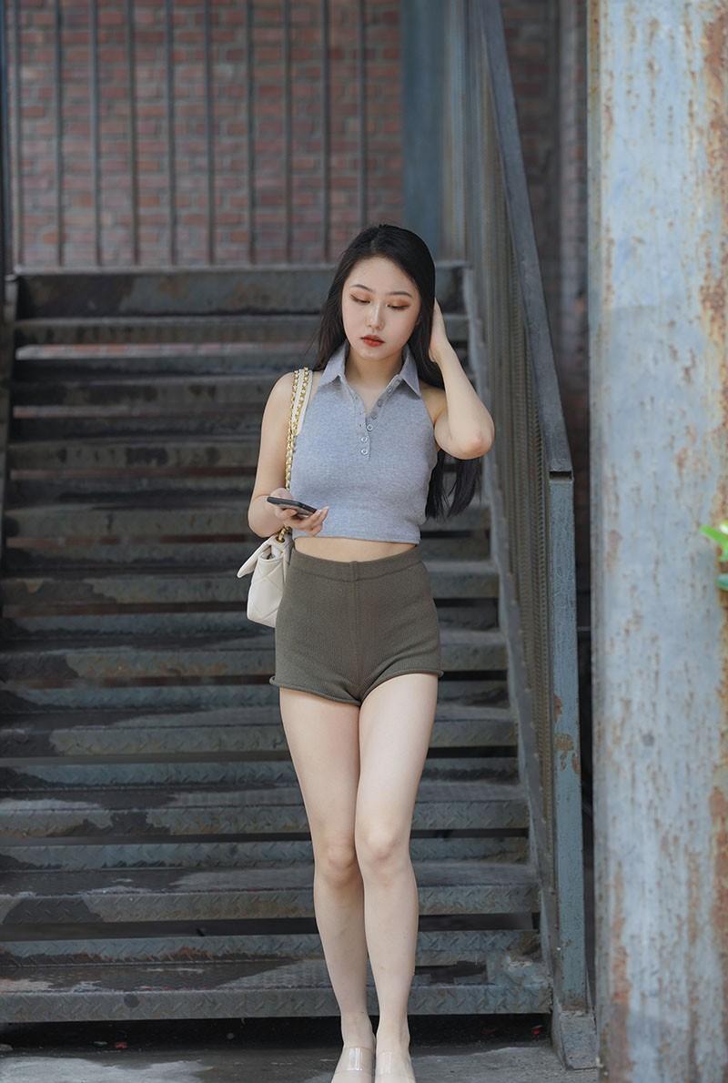 都市丽人玲玲热裤高跟大白腿【3V/7.93G】