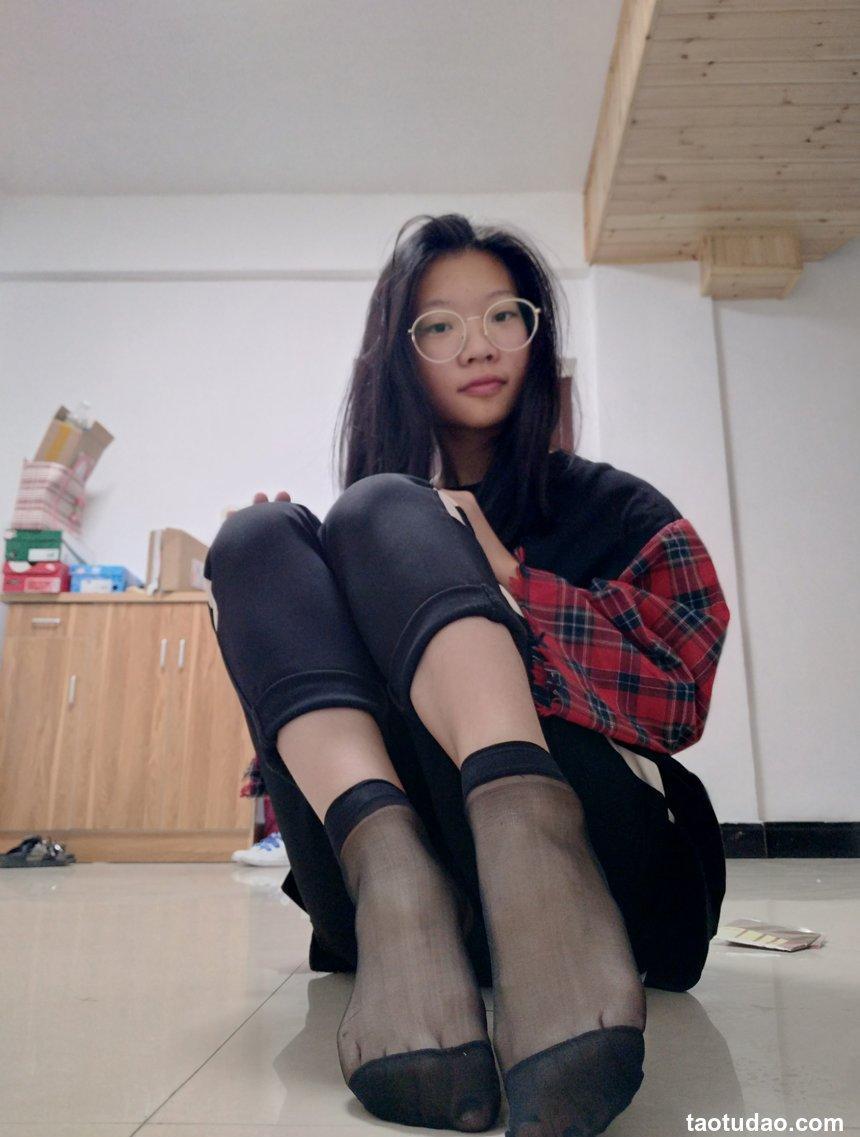 学妹校园寝室短丝系列006期 洪婷婷[83P／235MB]