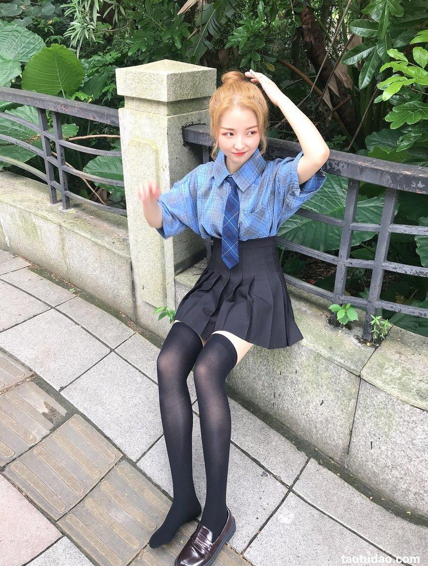 [最爱帆布鞋] 丝袜美腿写真 ON.24 图套+视频