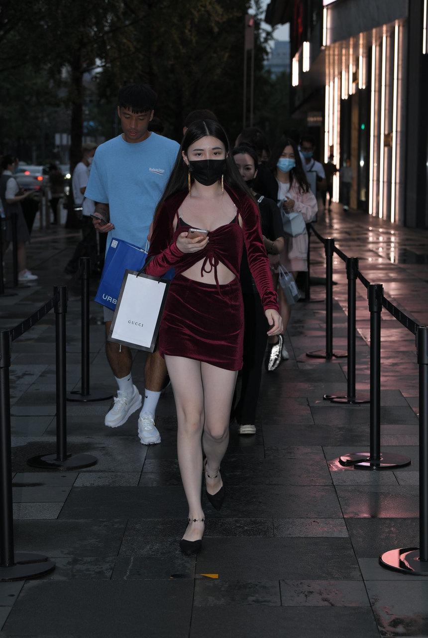 都市丽人红色连体裙小姐姐【233P+2V-8.4G】