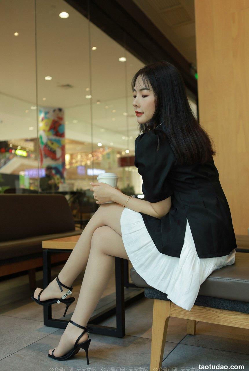 [IESS异思趣向] 2022.05.06 丝享家1080：小金《简约黑色凉鞋[85P／121MB]