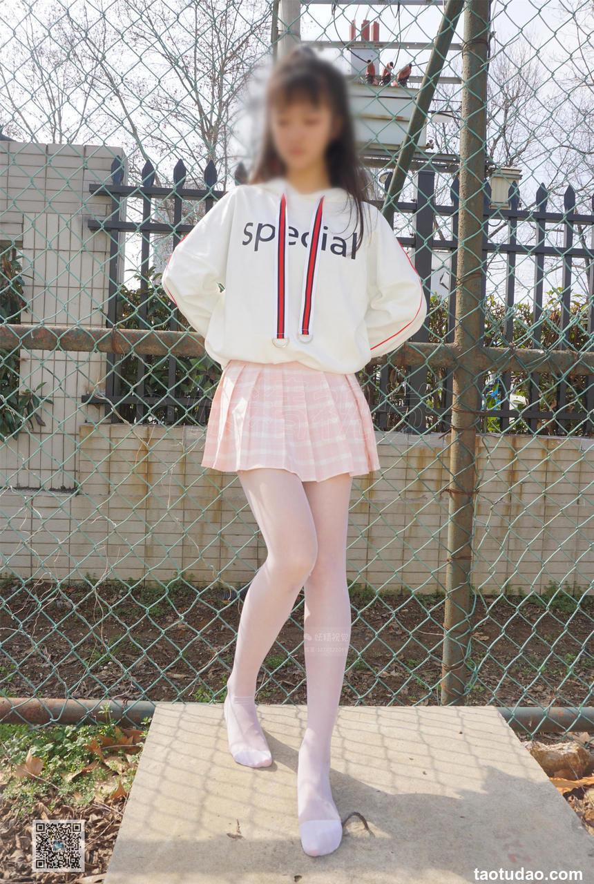 妖精视觉 NO.053 妮妮 白丝裙底“小裤裤”[33P／34MB]