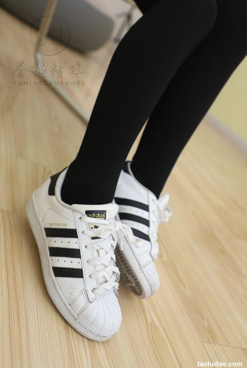 [誉铭传媒]袜足摄影 2019年 NO.018 时尚板鞋厚袜裸足[130P／705MB]