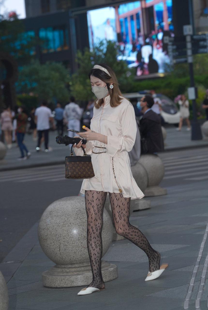 都市丽人丝袜美女【64P+1V-884MB】