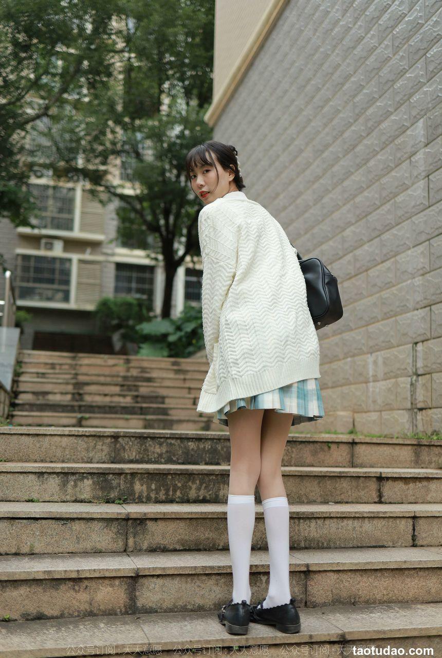 [IESS异思趣向] 2021.11.02 丝享家963：团团《长腿JK装》[94P／124MB]