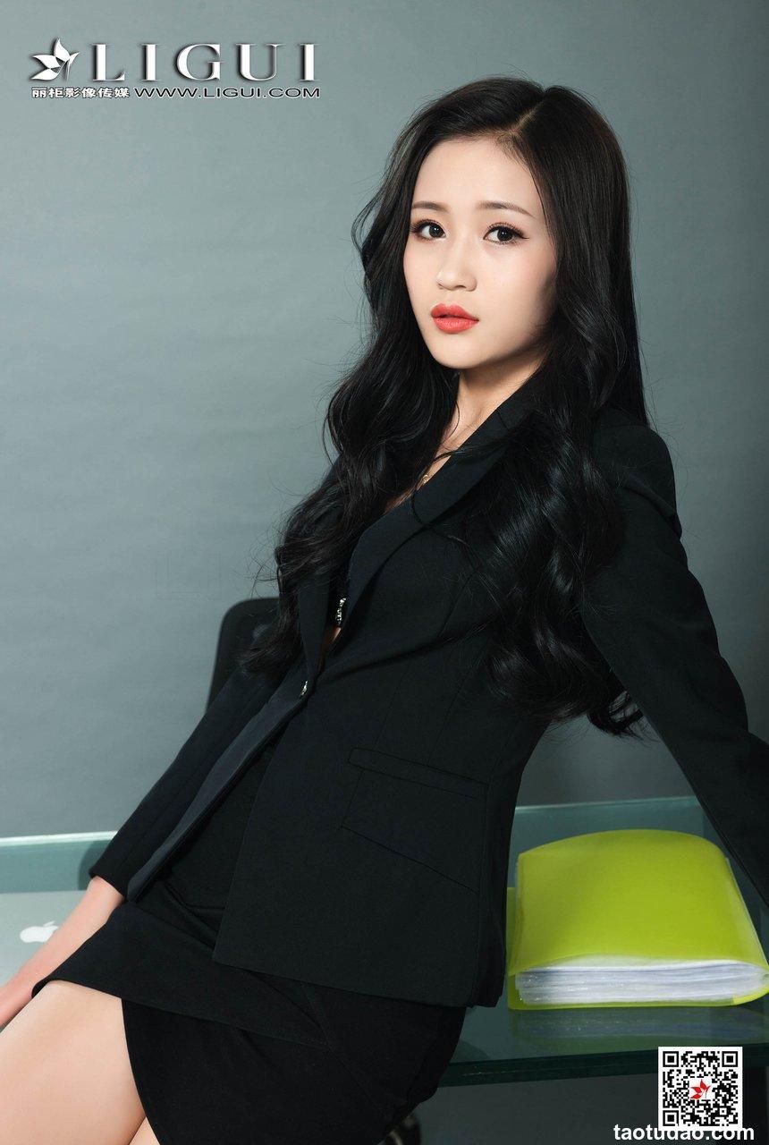 [Ligui丽柜]2019.08.26 网络丽人 Model 玲玲《职场新秀》 [53+1P107M]