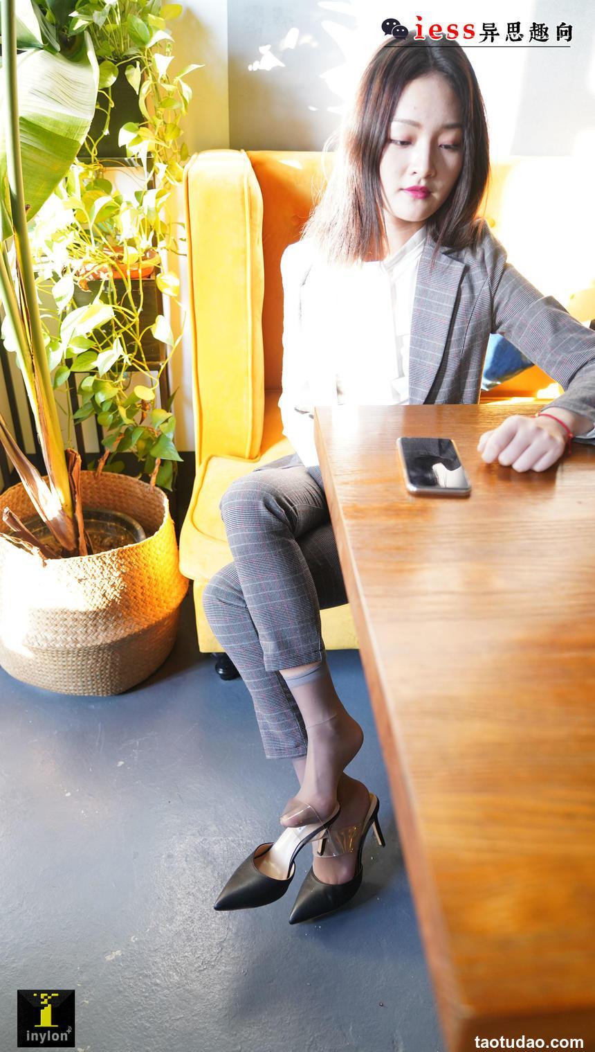 [IESS异思趣向] 普惠集132 – 模特：格格《精彩的短灰丝特写》