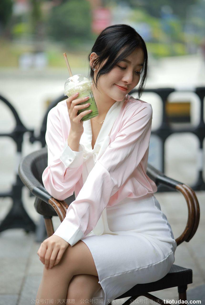 [IESS异思趣向]2021.11.19 丝享家978：婉苹《粉红色的回忆》[83P／76.4MB]