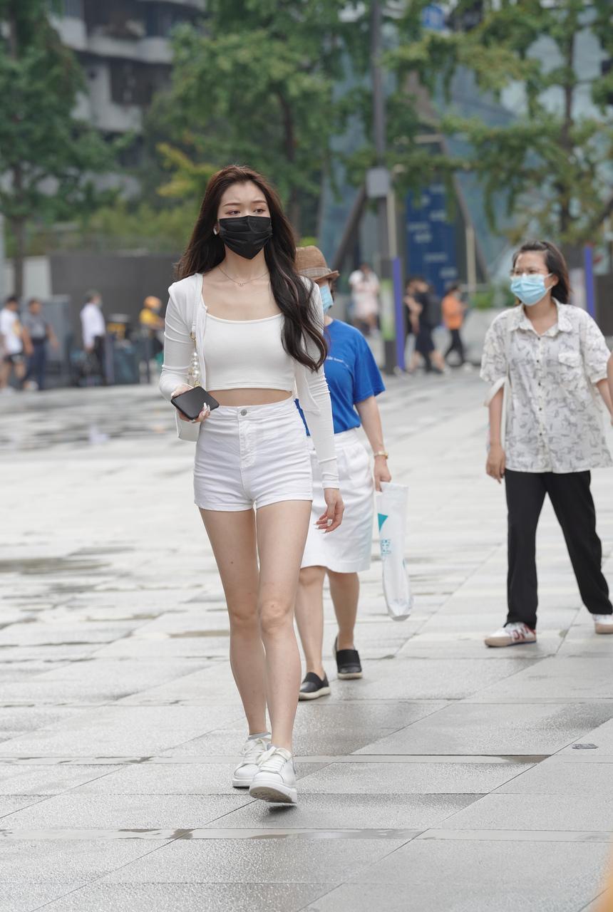 都市丽人长腿白色热裤小姐姐【105P+1V-1.51G】