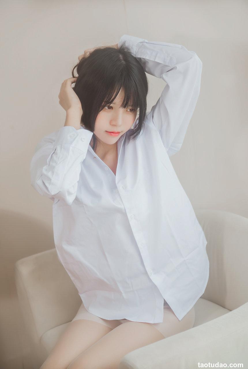 COS 桜桃喵 – 白衬衫散发 [494P]