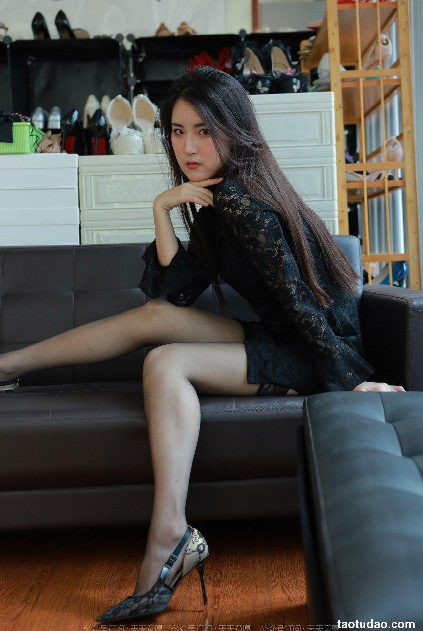 [IESS异思趣向] 2022.04.28 丝享家1073：小宝《半筒嘿丝》[73P／118MB]