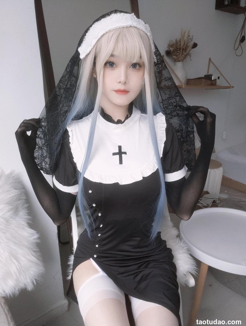 蜜汁猫裘 - NO.85 修女自拍 [35P6V-829MB]