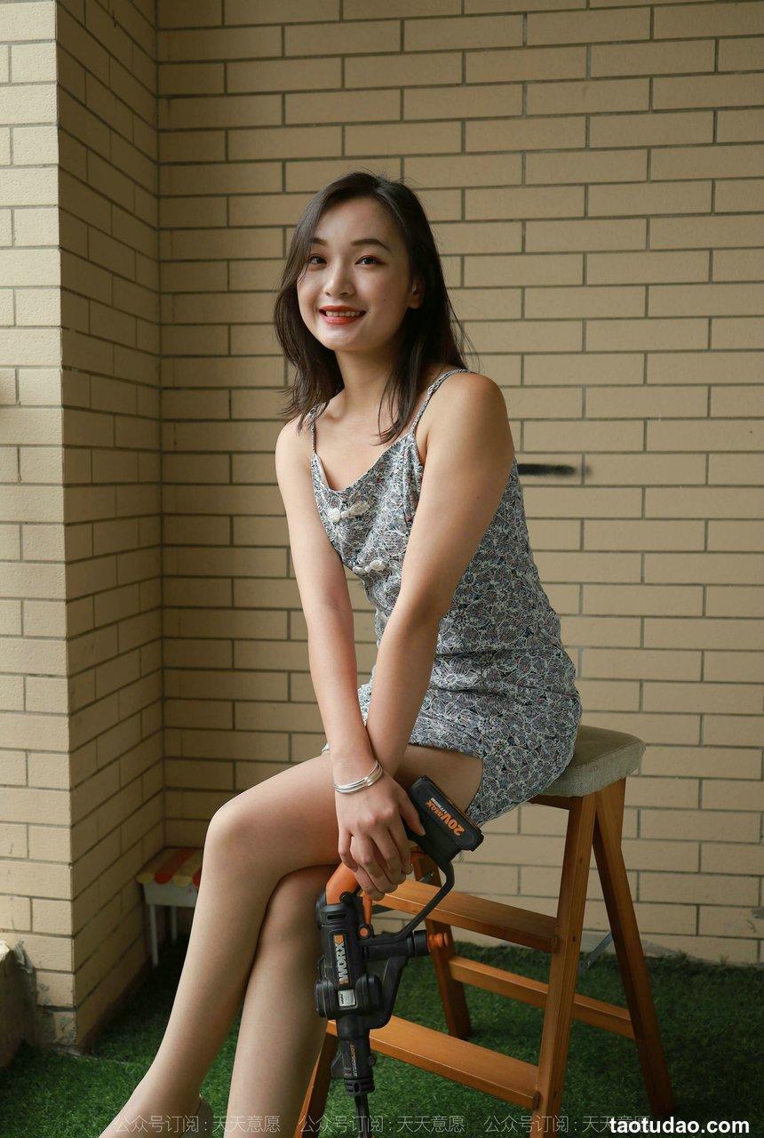 [IESS异思趣向] 2021.10.14 丝享家947：星星《碎花短裙》[77P／175MB]