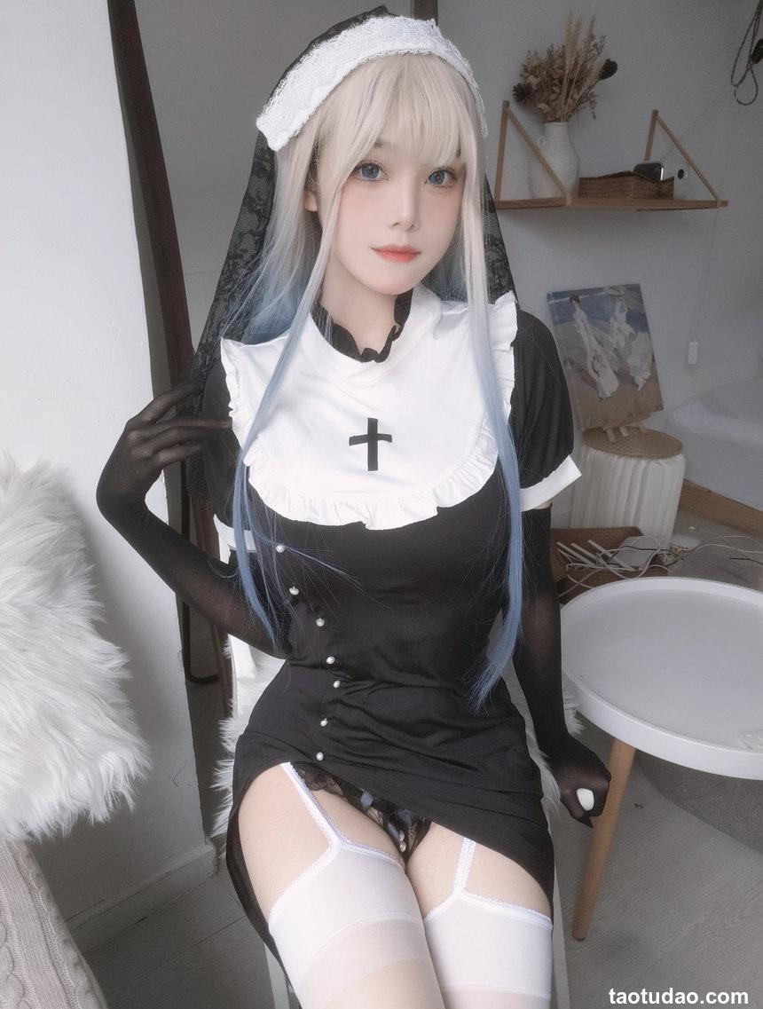 蜜汁猫裘 - NO.85 修女自拍 [35P6V-829MB]