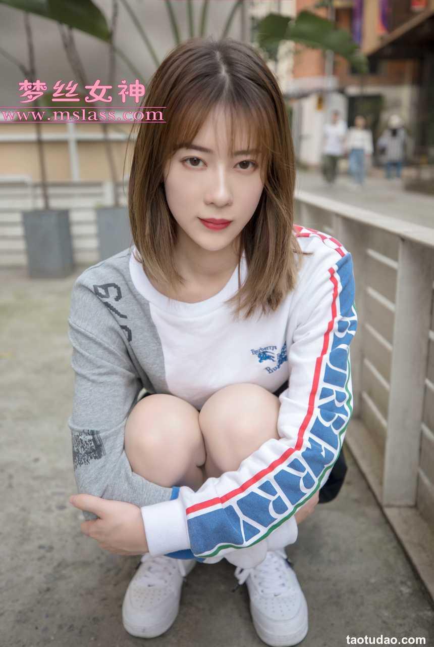 梦丝女神 苏沐-笔直细腿 [72+1P]