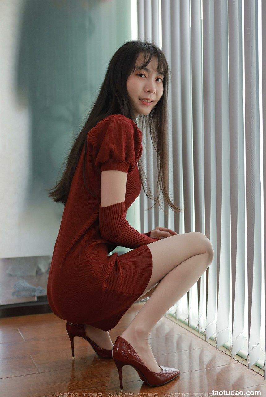 [IESS异思趣向] 2022.04.09 丝享家1054：团团《迷人的酒红旗袍》[81P／120MB]