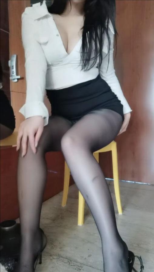 丽柜然然丝足小视频【35v 1G】