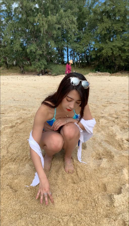 蓝色比基尼肥臀美女【10V8.9G】