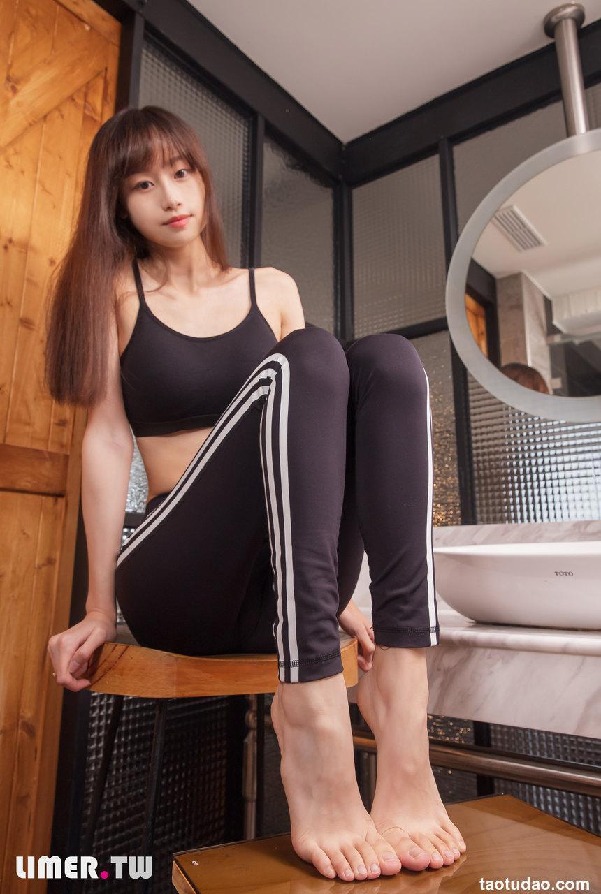 Limerence原创 NO.038 乐朵 瑜伽服秘制裸足餐盘 想尝口补丁吗[120P+1V／2.50GB]