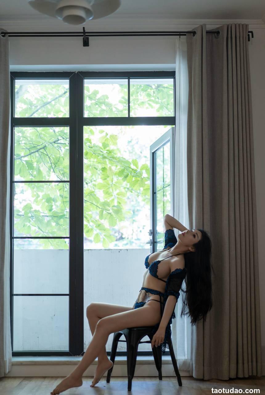 摄影师小何童鞋写真 - 冰冰 窗边 [22P1V-108MB]