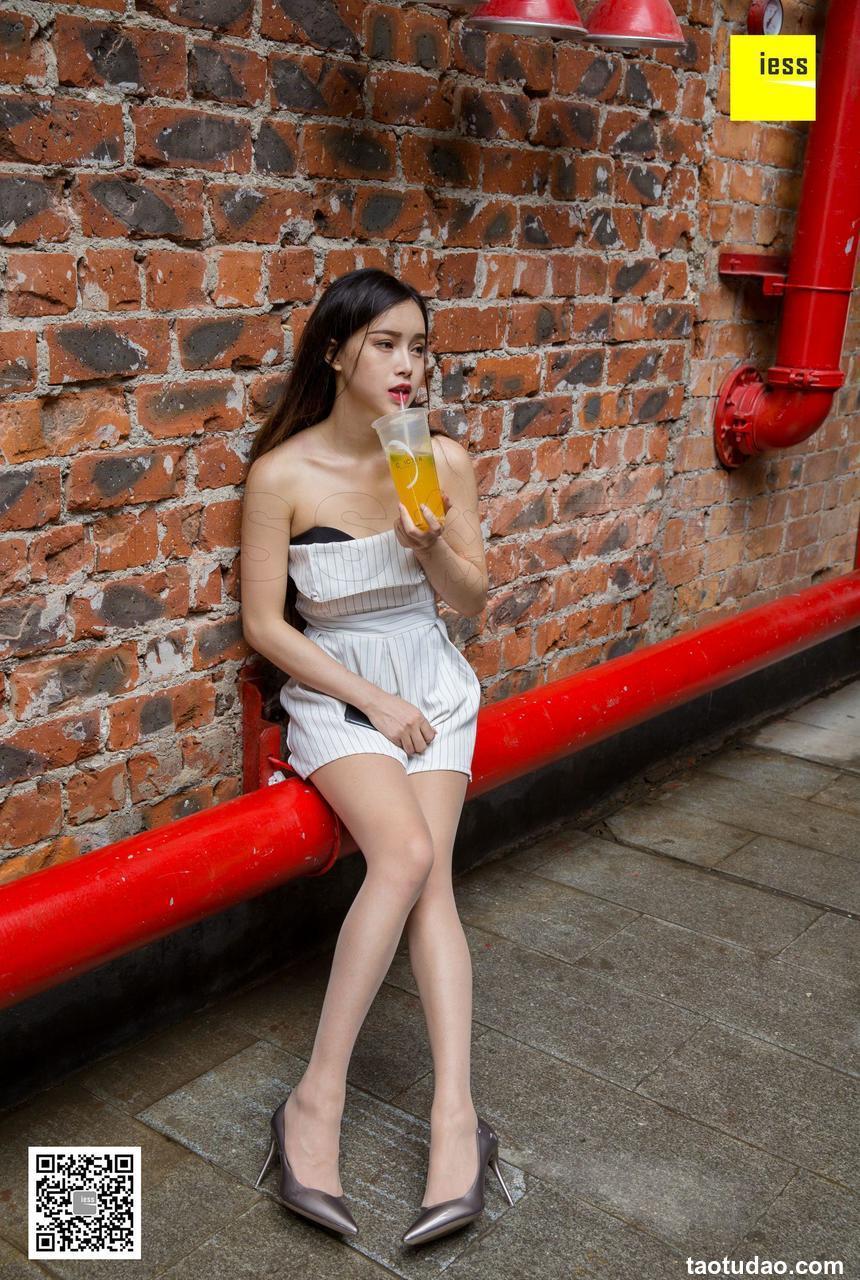 [IESS异思趣向] 2018.06.22 丝享家260：《网红带你逛街拍圣地》小羽[85P/42M]