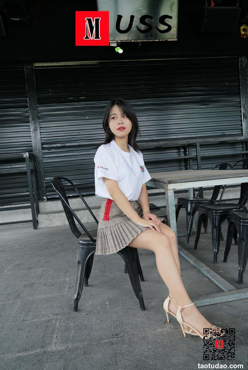 [MussGirl慕丝女郎] NO.008 拍过模特的美足，那化妆师璐璐的呢？[176P／379MB]