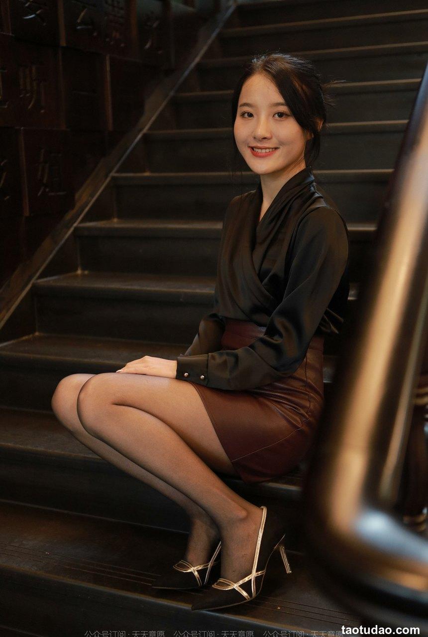 [IESS异思趣向] 2022.04.29 丝享家1074：婉萍《褐色皮裙》[89P／144MB]