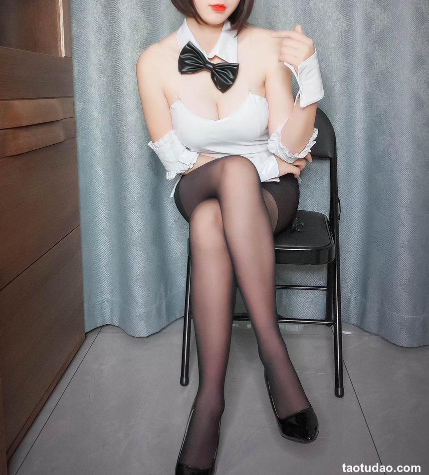 斗鱼主播w黑米粥w - 加藤惠兔女郎 [32P-94MB]